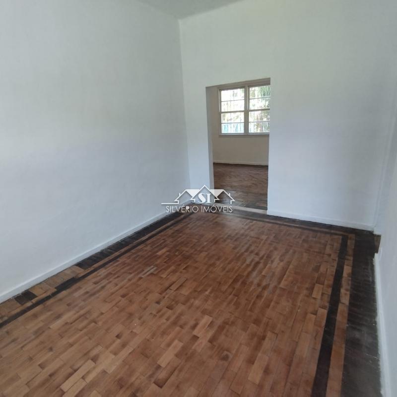 Casa à venda com 6 quartos, 250m² - Foto 22