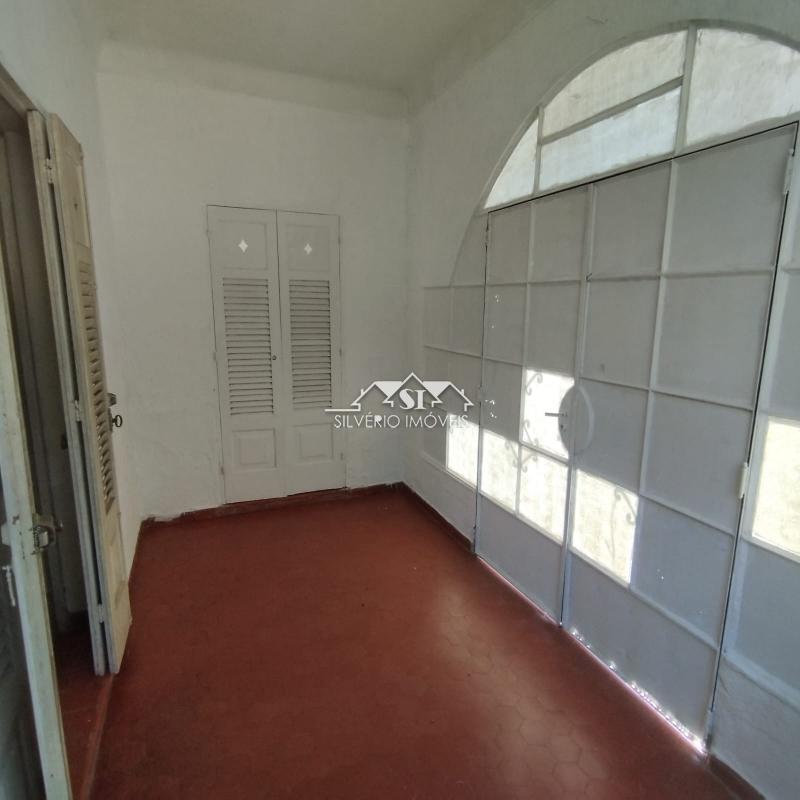 Casa à venda com 6 quartos, 250m² - Foto 18