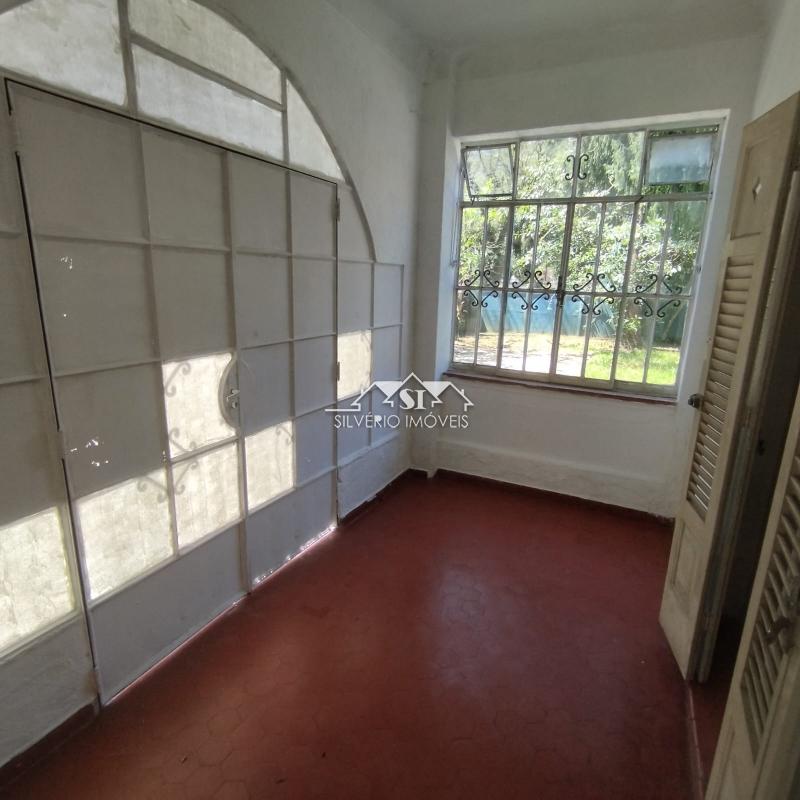 Casa à venda com 6 quartos, 250m² - Foto 19