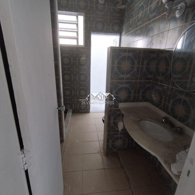 Casa à venda com 6 quartos, 250m² - Foto 36