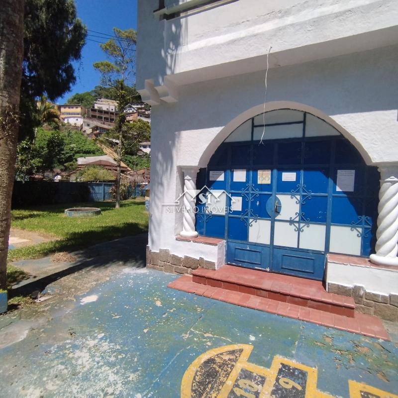 Casa à venda com 6 quartos, 250m² - Foto 16