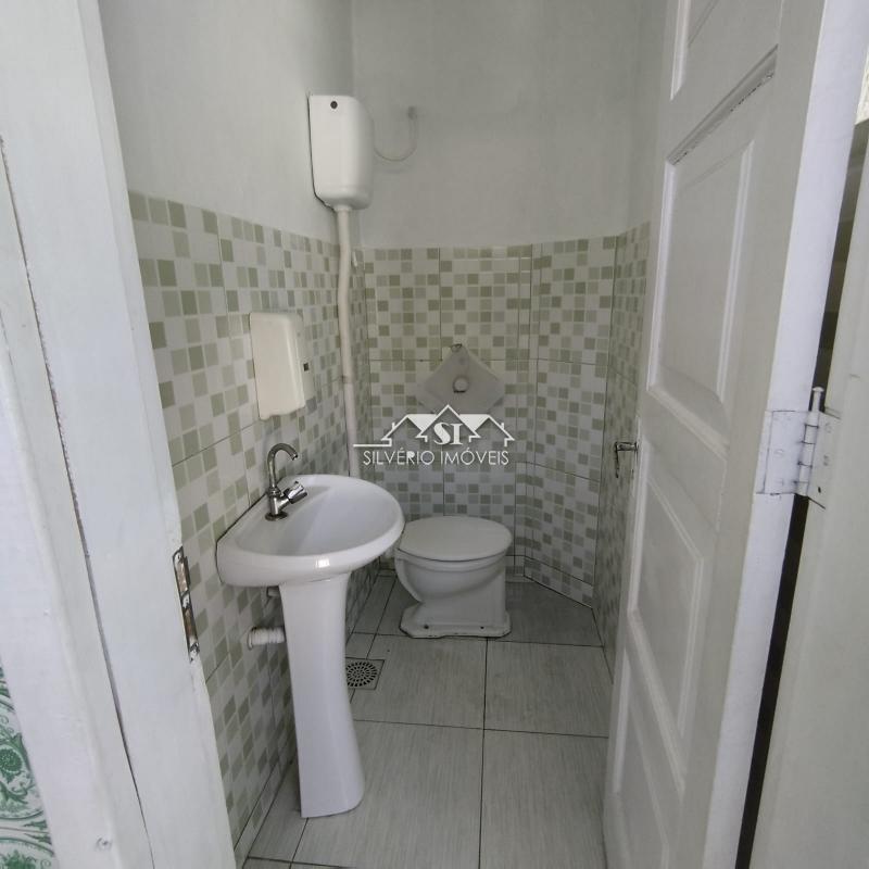 Casa à venda com 6 quartos, 250m² - Foto 35