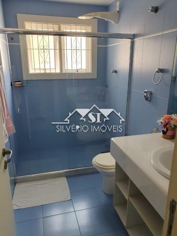 Casa à venda com 4 quartos, 323m² - Foto 15