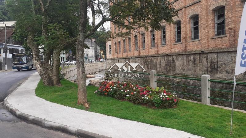 Prédio Comercial em Centro - Petrópolis/RJ 