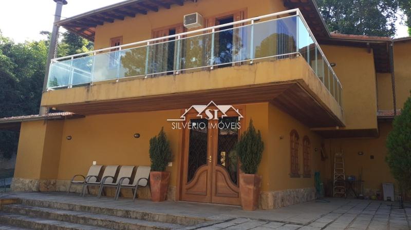 Casa à venda com 3 quartos, 395m² - Foto 2