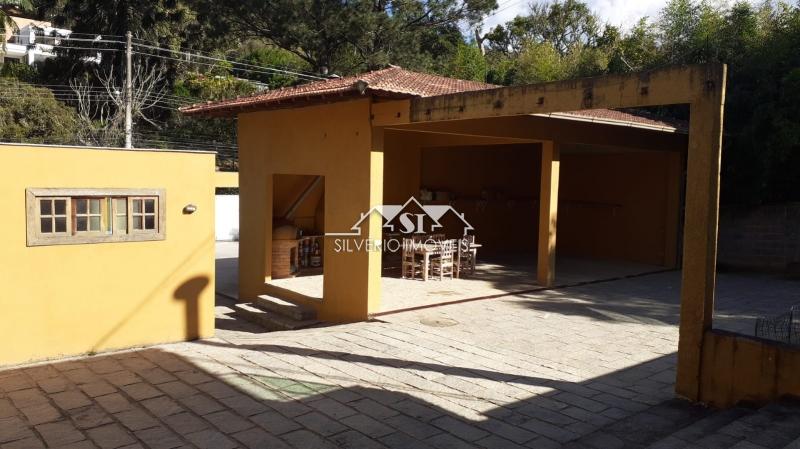 Casa à venda com 3 quartos, 395m² - Foto 9
