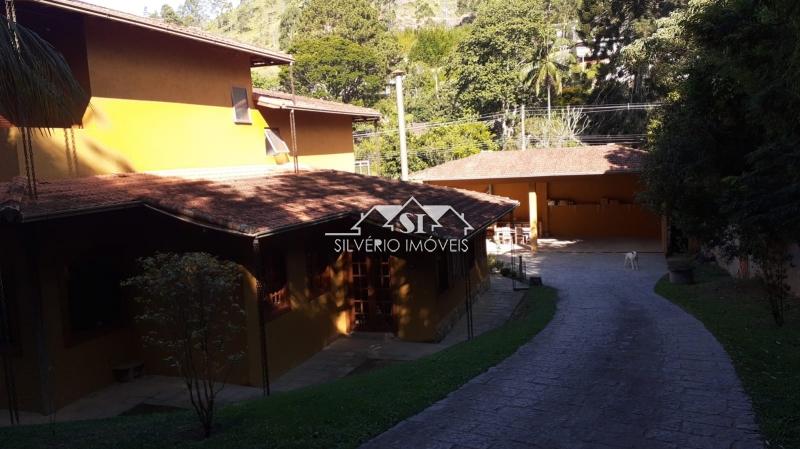 Casa à venda com 3 quartos, 395m² - Foto 4
