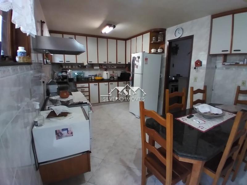 Casa à venda com 3 quartos, 256m² - Foto 17