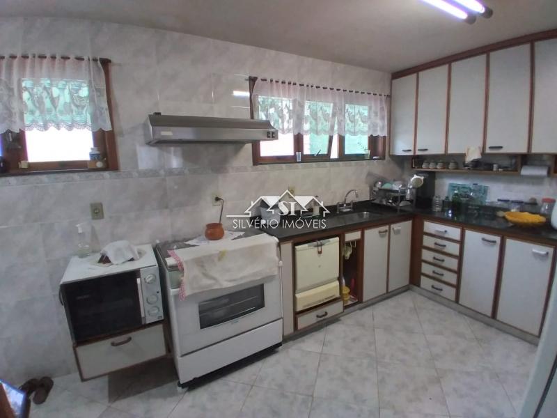 Casa à venda com 3 quartos, 256m² - Foto 18