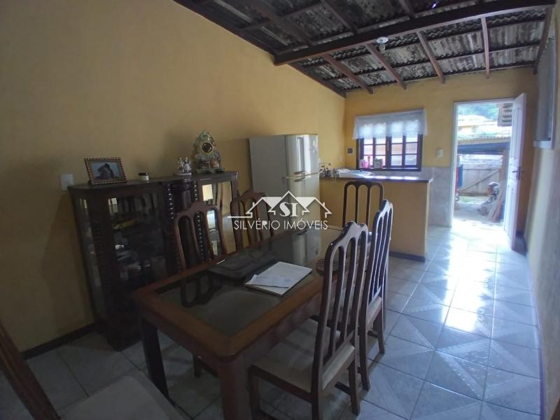 Casa à venda com 3 quartos, 90m² - Foto 2