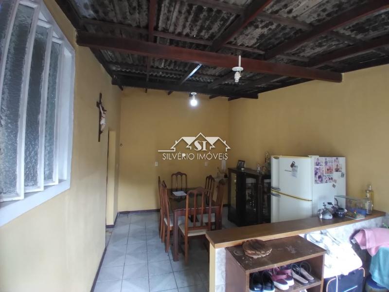 Casa à venda com 3 quartos, 90m² - Foto 4