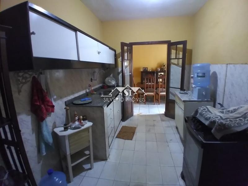 Casa à venda com 3 quartos, 90m² - Foto 8
