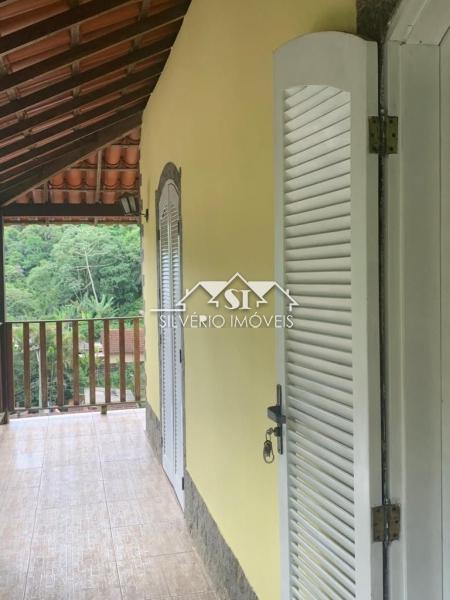 Casa à venda com 4 quartos, 190m² - Foto 2