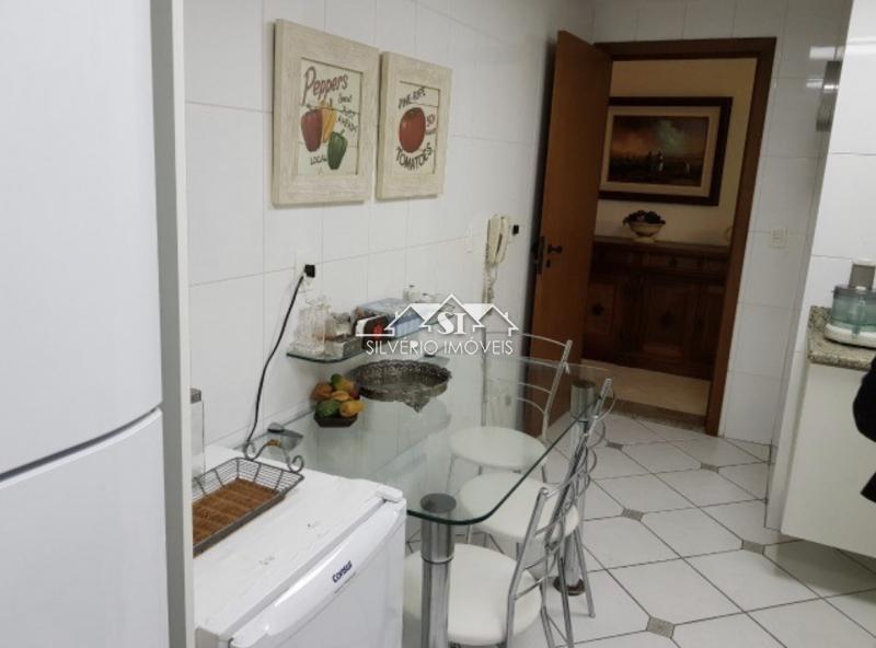 Apartamento à venda com 3 quartos, 130m² - Foto 2