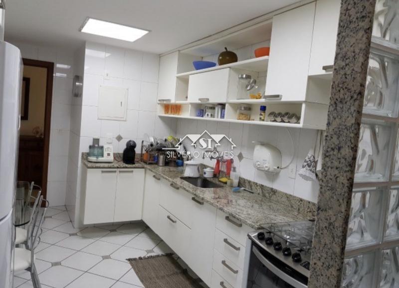 Apartamento à venda com 3 quartos, 130m² - Foto 4