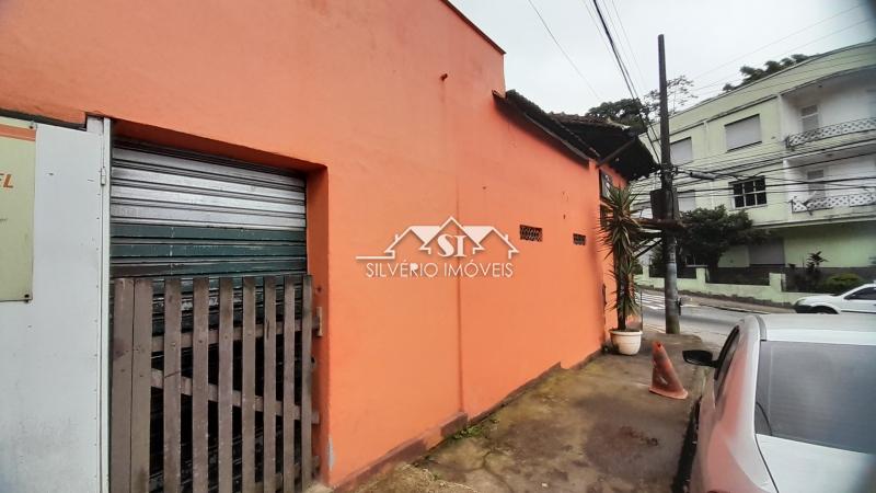 Casa à venda e aluguel com 5 quartos, 200m² - Foto 4