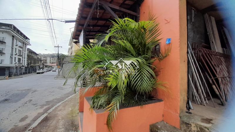 Casa à venda e aluguel com 5 quartos, 200m² - Foto 5