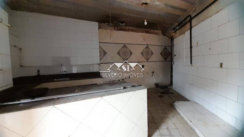 Casa à venda e aluguel com 5 quartos, 200m² - Foto 8