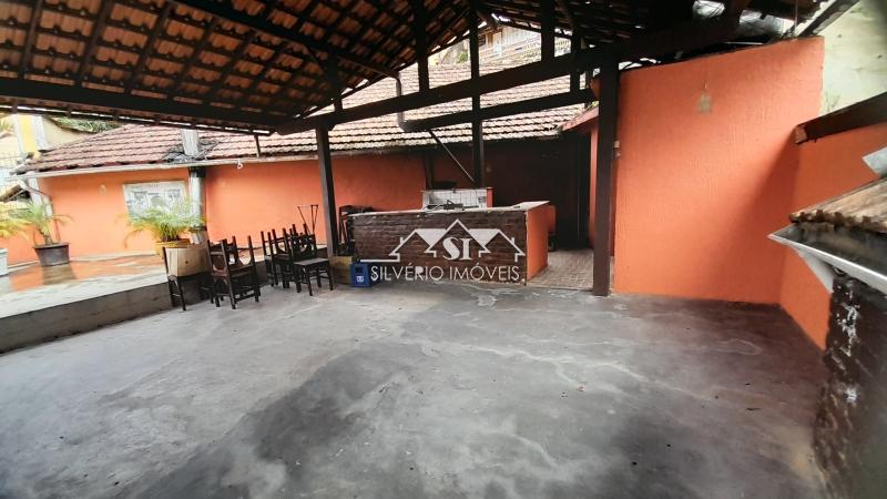 Casa à venda e aluguel com 5 quartos, 200m² - Foto 13