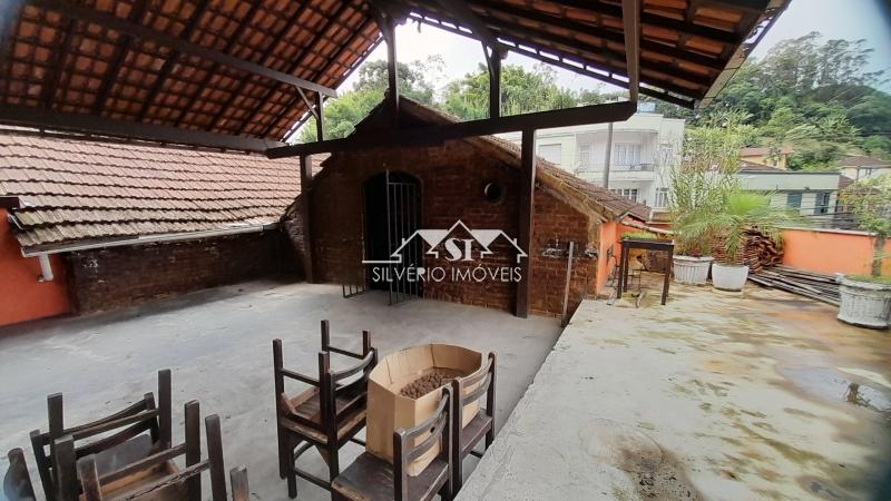 Casa à venda e aluguel com 5 quartos, 200m² - Foto 15