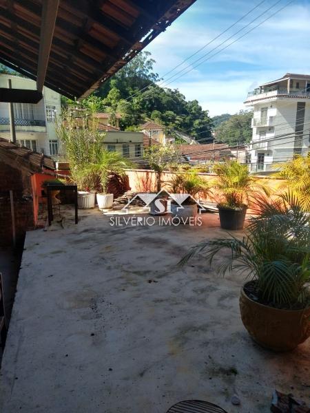 Casa à venda e aluguel com 5 quartos, 200m² - Foto 22