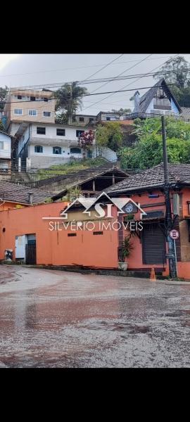 Casa à venda e aluguel com 5 quartos, 200m² - Foto 3