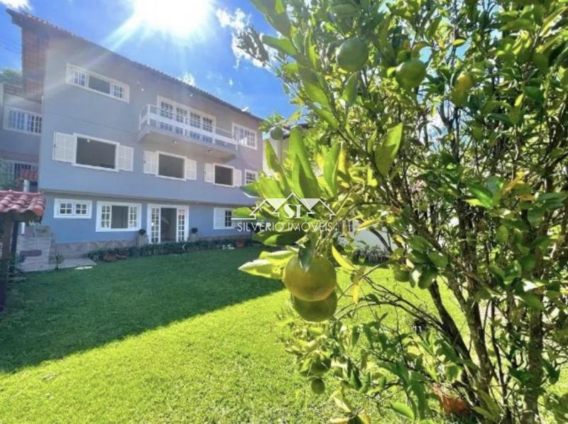 Casa à venda com 5 quartos, 300m² - Foto 1