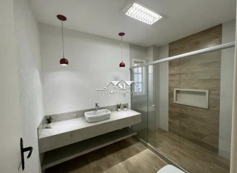 Casa à venda com 5 quartos, 300m² - Foto 4