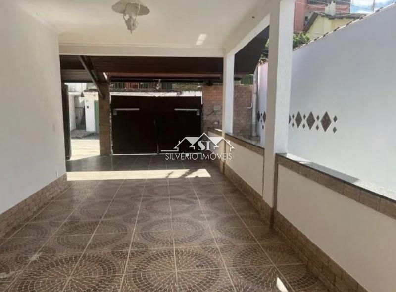 Casa à venda com 5 quartos, 300m² - Foto 8