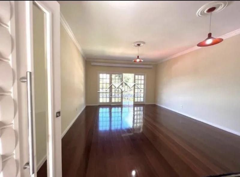 Casa à venda com 5 quartos, 300m² - Foto 11