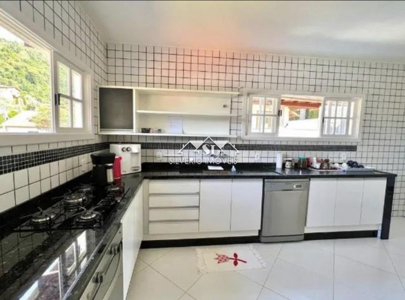 Casa à venda com 5 quartos, 300m² - Foto 12