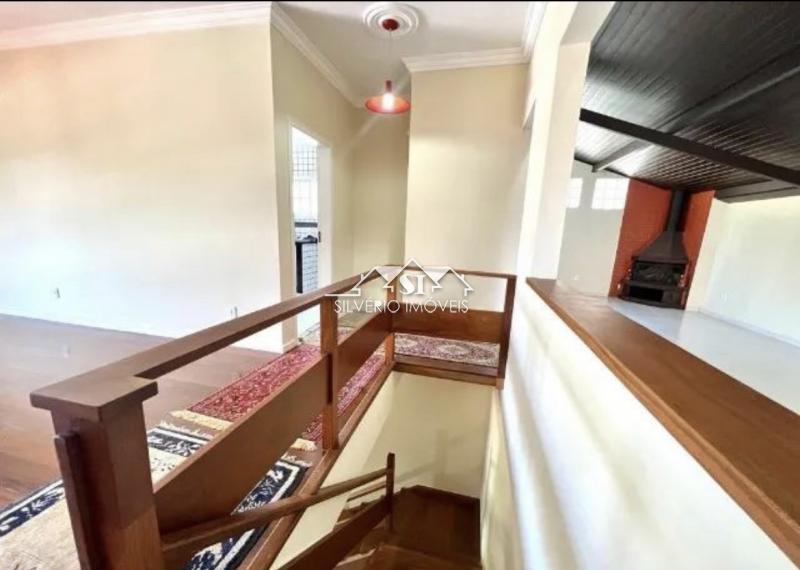 Casa à venda com 5 quartos, 300m² - Foto 13