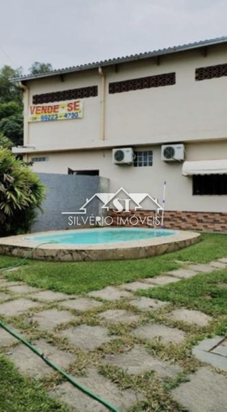 Casa à venda com 3 quartos, 630m² - Foto 2