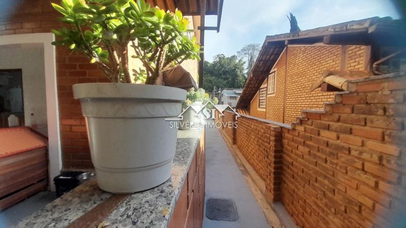 Casa à venda com 3 quartos, 300m² - Foto 3