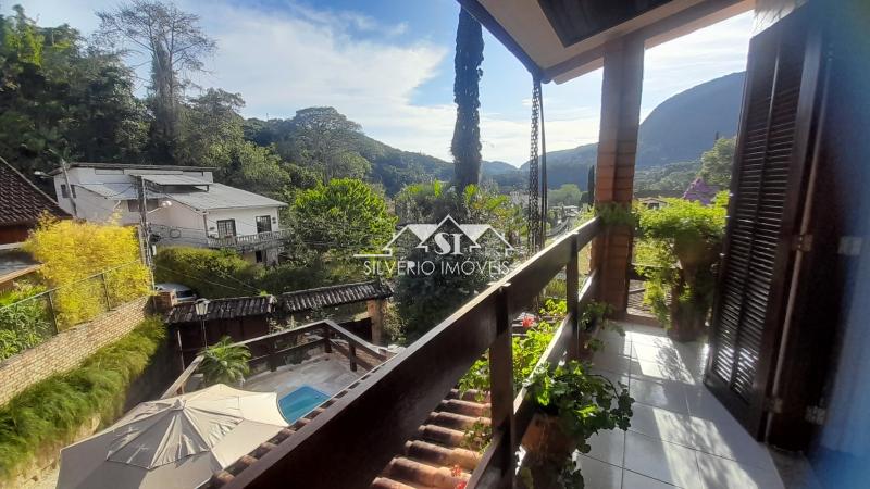 Casa à venda com 3 quartos, 300m² - Foto 2