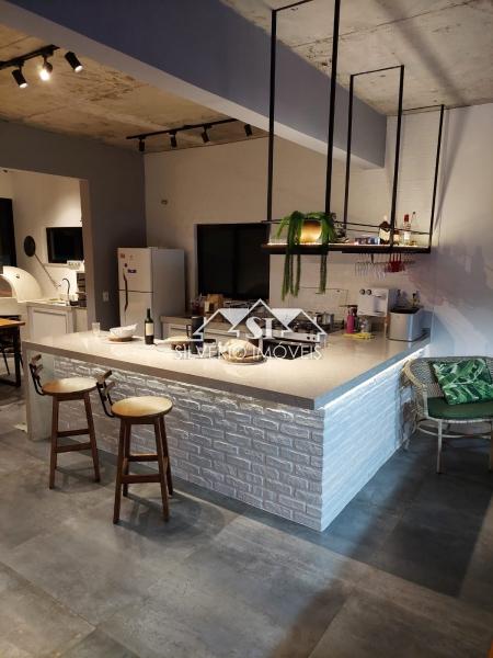 Casa à venda com 3 quartos, 216m² - Foto 4