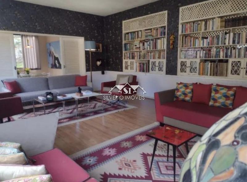 Casa à venda com 4 quartos, 230m² - Foto 2
