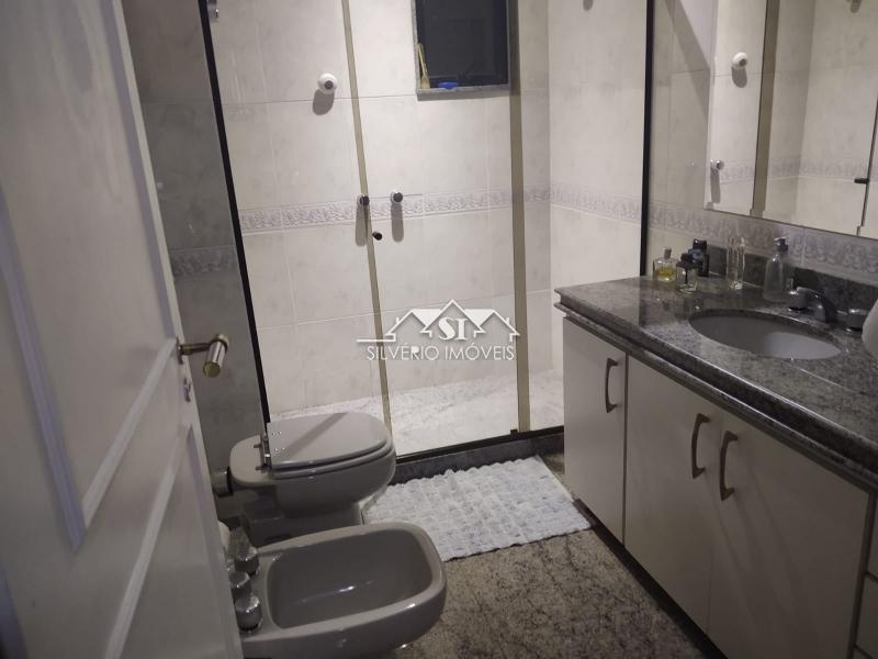 Apartamento à venda com 4 quartos, 200m² - Foto 17