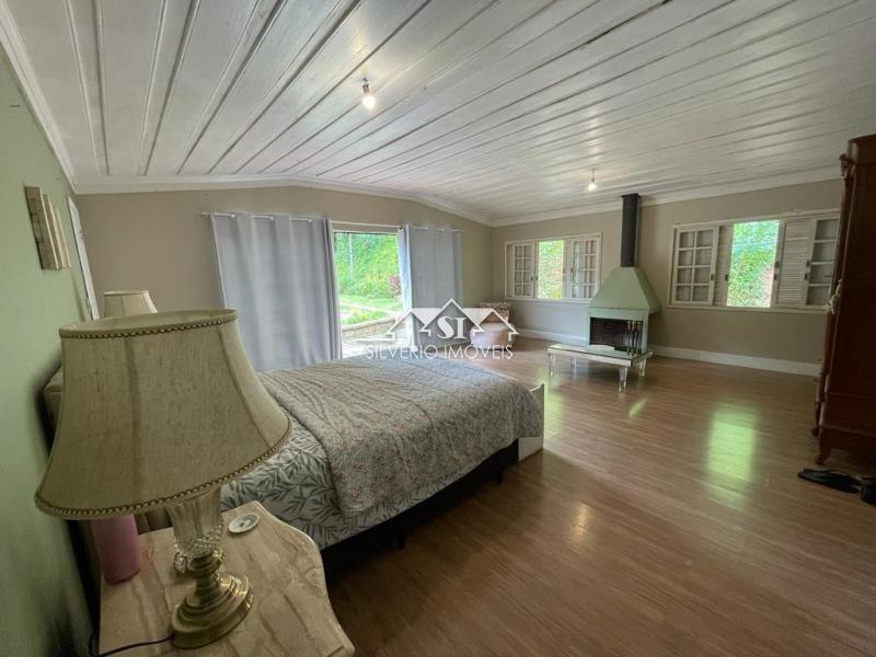 Casa à venda com 5 quartos, 330m² - Foto 2