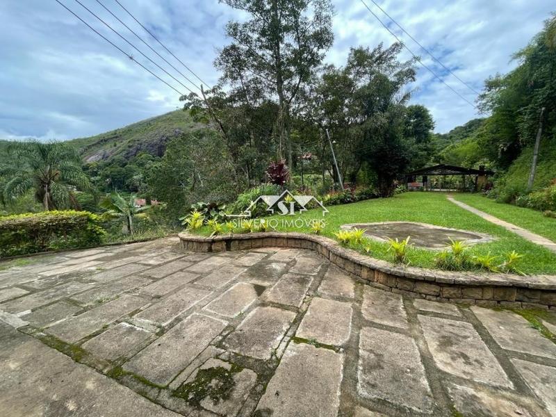 Casa à venda com 5 quartos, 330m² - Foto 25