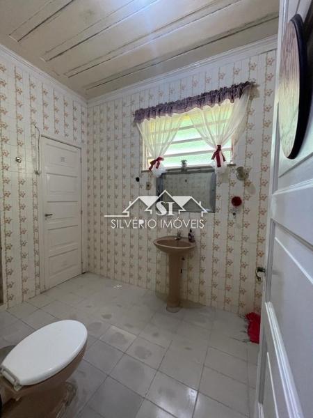 Casa à venda com 5 quartos, 330m² - Foto 18