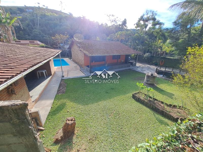 Casa à venda com 2 quartos, 180m² - Foto 1