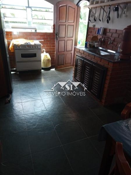 Casa à venda com 2 quartos, 180m² - Foto 9