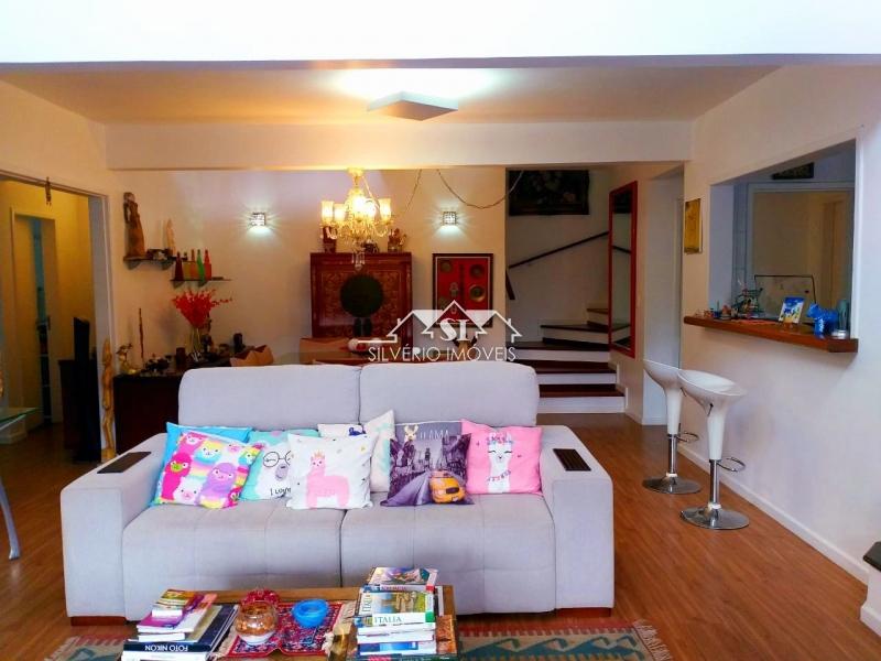Casa à venda e aluguel com 3 quartos, 300m² - Foto 2