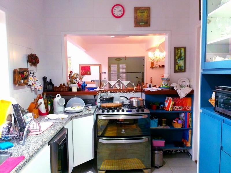 Casa à venda e aluguel com 3 quartos, 300m² - Foto 22