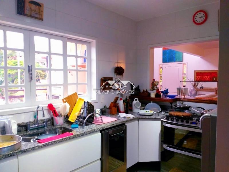 Casa à venda e aluguel com 3 quartos, 300m² - Foto 30