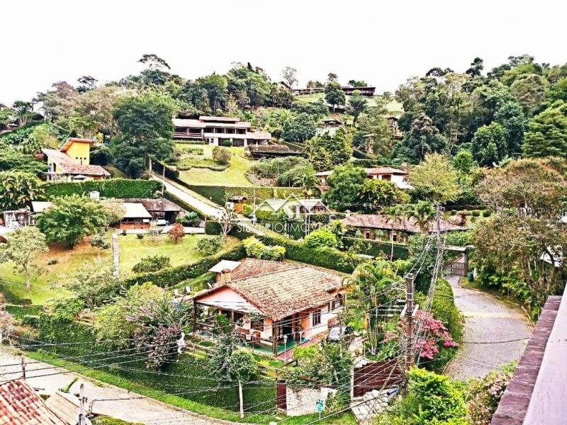Casa à venda e aluguel com 3 quartos, 300m² - Foto 1