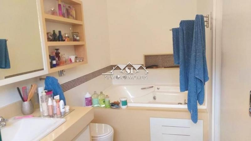 Casa à venda e aluguel com 3 quartos, 300m² - Foto 44