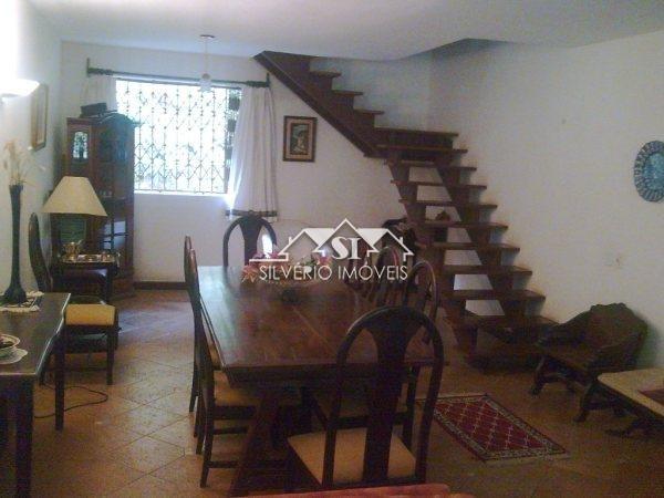 Casa à venda com 5 quartos, 240m² - Foto 10
