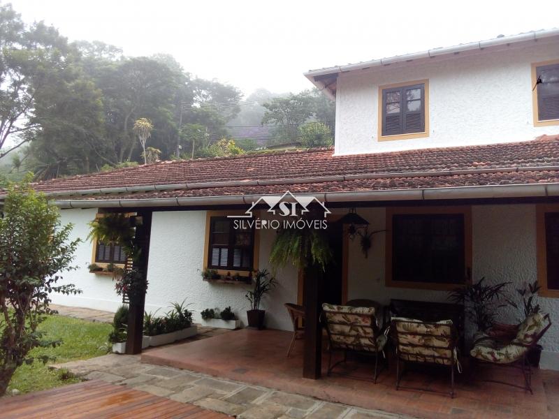 Casa à venda com 5 quartos, 240m² - Foto 3